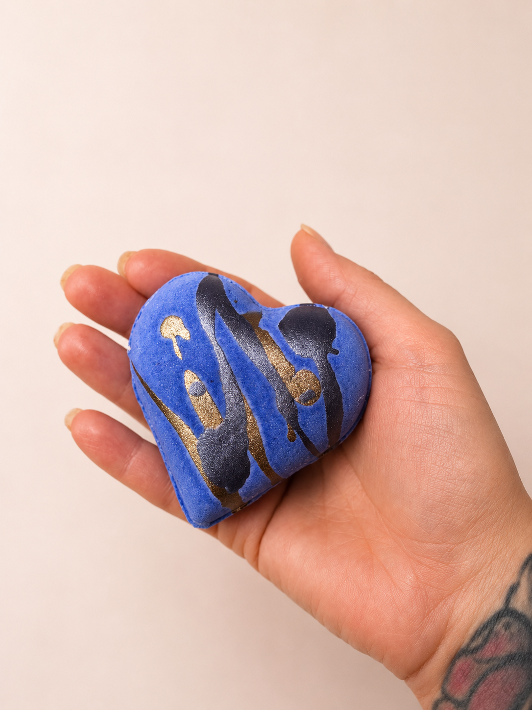 Velvet Fig Badebombe – Handgemachte vegane Herzform | HB Royal Retreat